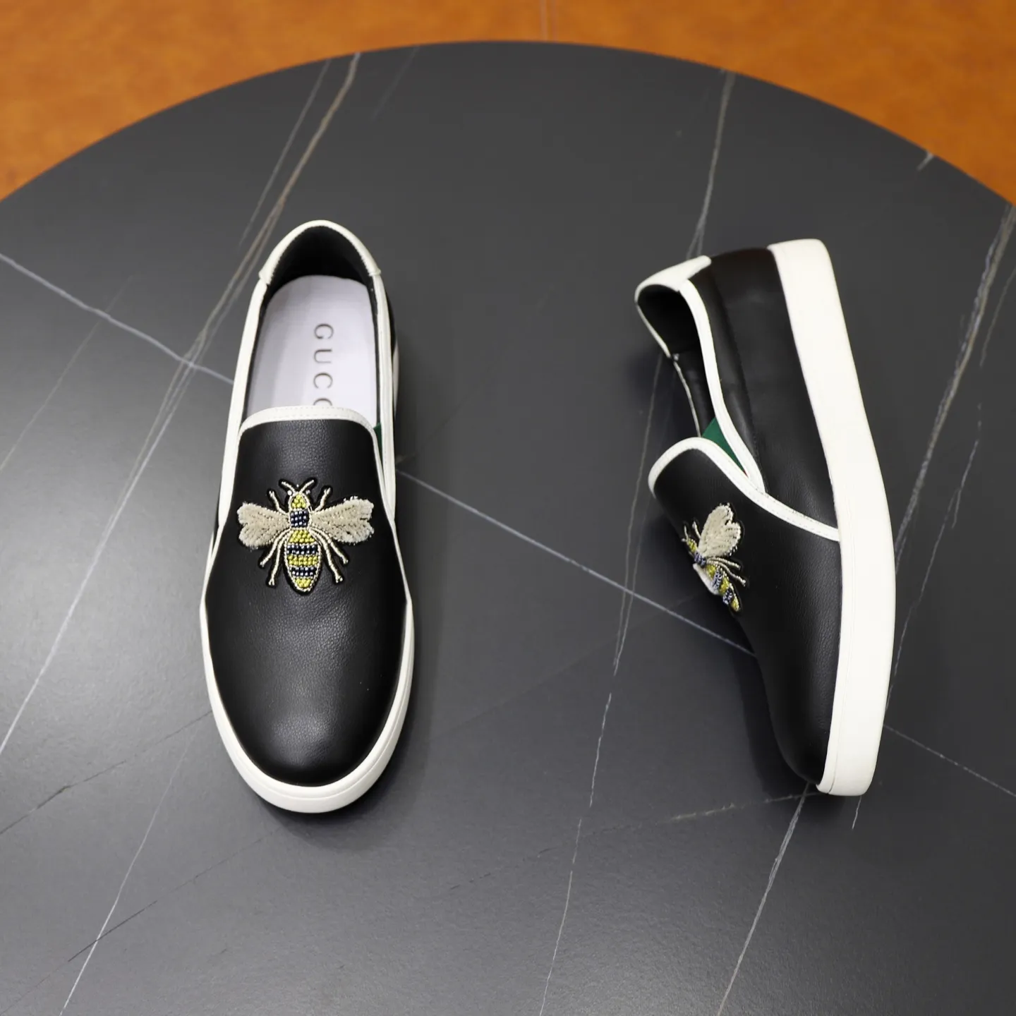 Ex-factory price: 440💰🙅‍♂️🙅‍♂️🙅‍♂️ Brand: Gucci GuCCI Standard code: 38-44 (45 customized) Grade: Same as the official website Material: Original leather splicing Comfortable and breathable pigskin lining Lightweight and wear-resistant sports outsole Style category: Men's fashionable casual shoes Running sneakers Distinguished luxury brand elements Top luxury Color: actual picture color